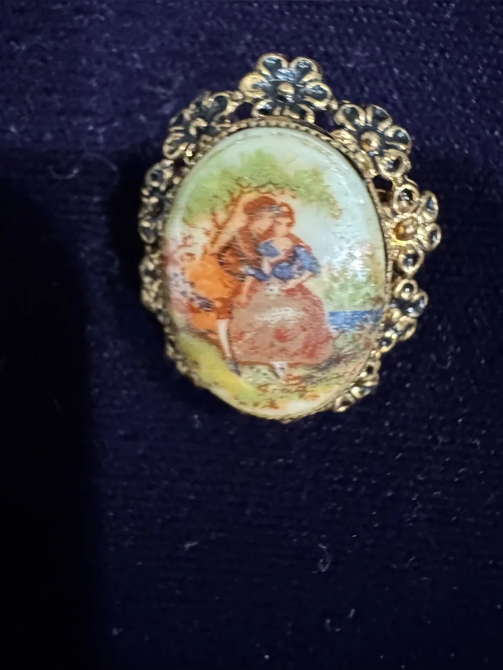 Gold-Tone Vintage Oval Portrait Brooch - Gold